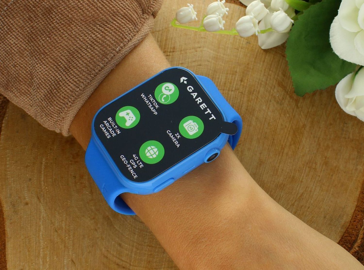 Smartwatch Garett Kids Twin 2 4G w kolorze niebieskim – lokalizacja GPS, dwie kamery, połączenia wideo i głosowe, przycisk SOS i kontrola rodzicielska. 2.webp